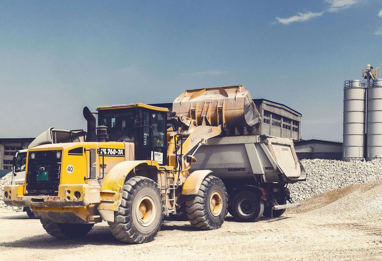 loader-1846346_1920-crop